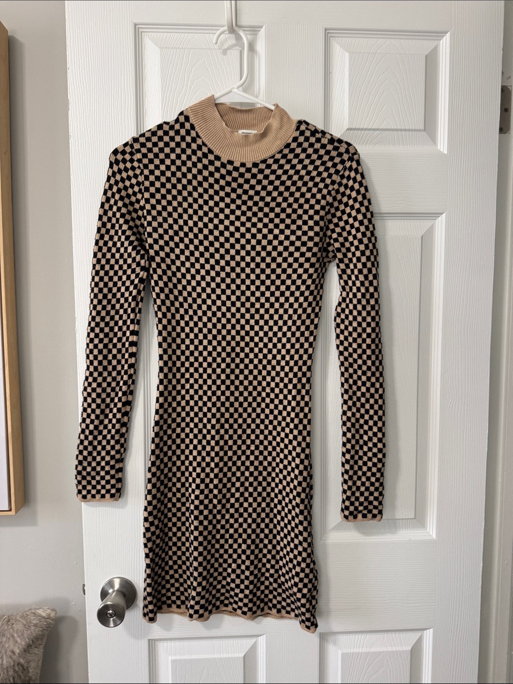 Abercrombie & Fitch Beige and Black Checker Knit Long Sleeve Dress